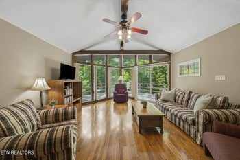 258 Stott Ln, Gatlinburg, TN 37738
