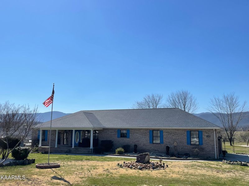 259 Perkins Ln, Jacksboro, TN 37757