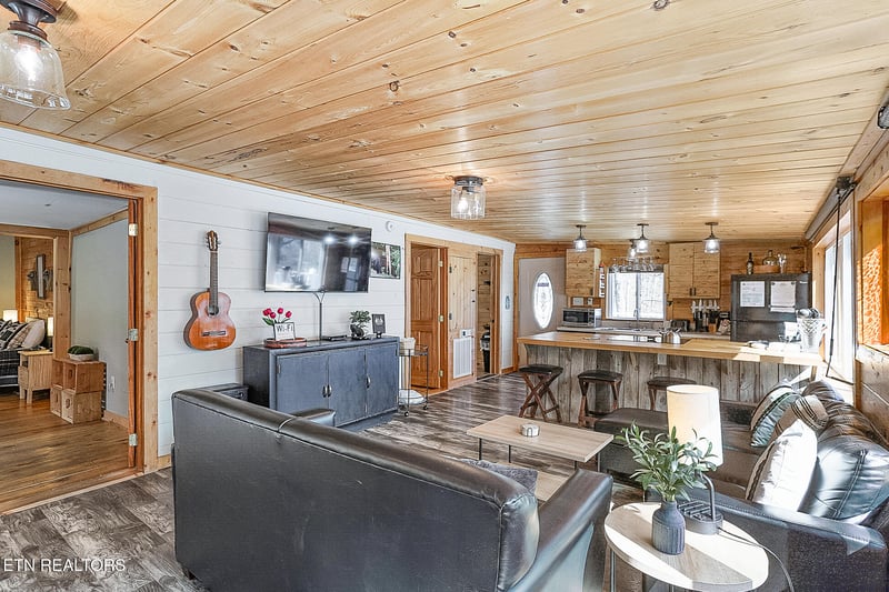 2592 Bluff Mountain Rd, Sevierville, TN 37876