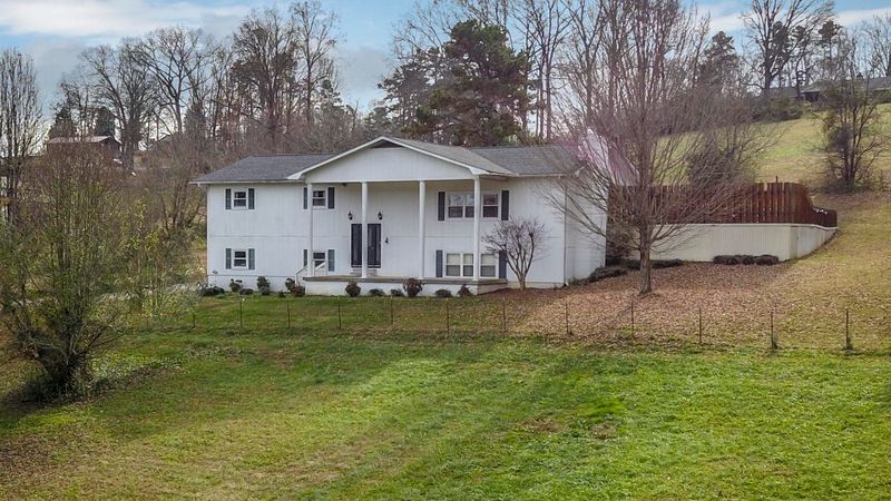 2598 Maple Hill Rd, Loudon, TN 37774