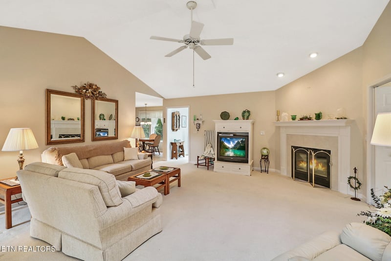 26 Brooks Ln, Crossville, TN 38558