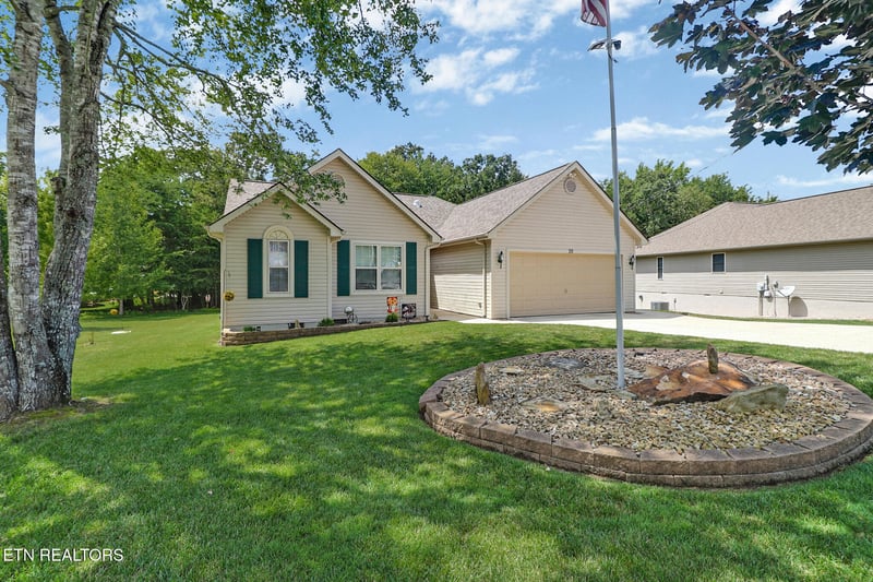26 Inwood Dr, Crossville, TN 38558
