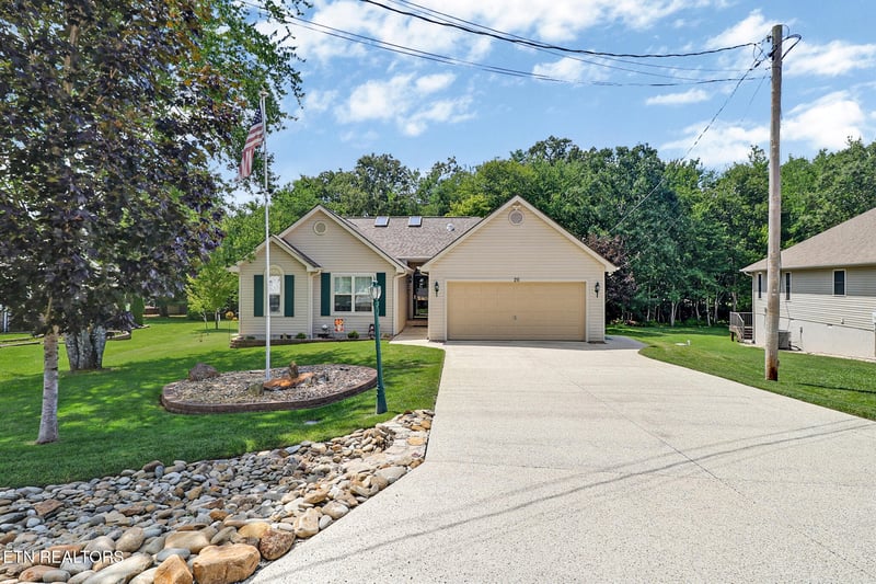 26 Inwood Dr, Crossville, TN 38558