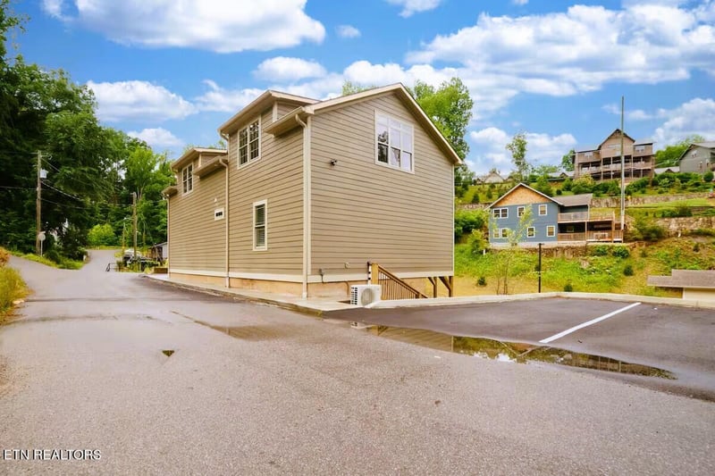 260 Circle Dr, Gatlinburg, TN 37738