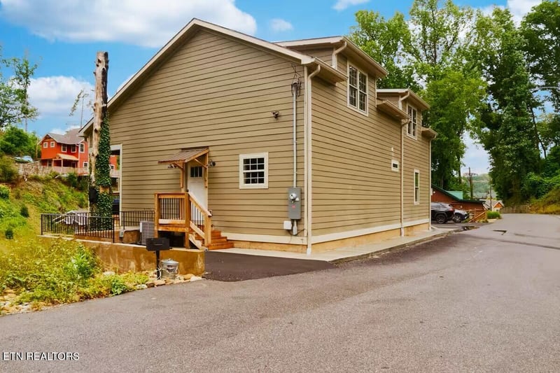 260 Circle Dr, Gatlinburg, TN 37738