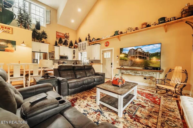 260 Circle Dr, Gatlinburg, TN 37738