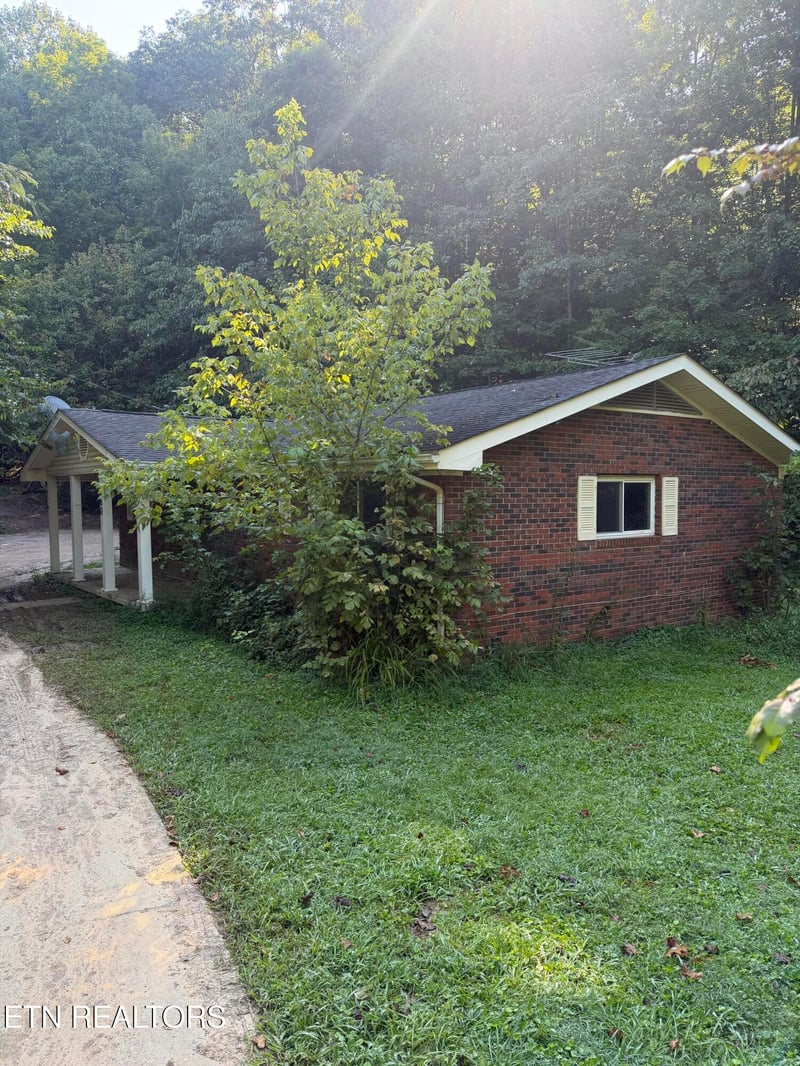 260 Dark Hollow Rd, Andersonville, TN 37705