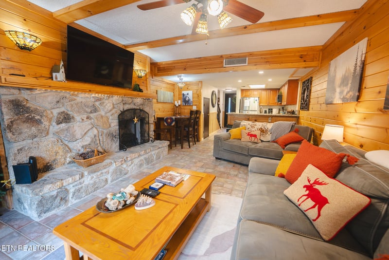 260 Roaring Fork Rd #APT 217, Gatlinburg, TN 37738