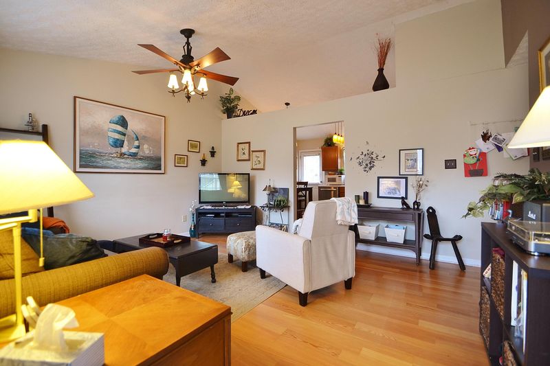 2604 Crestpark Rd, Knoxville, TN 37912