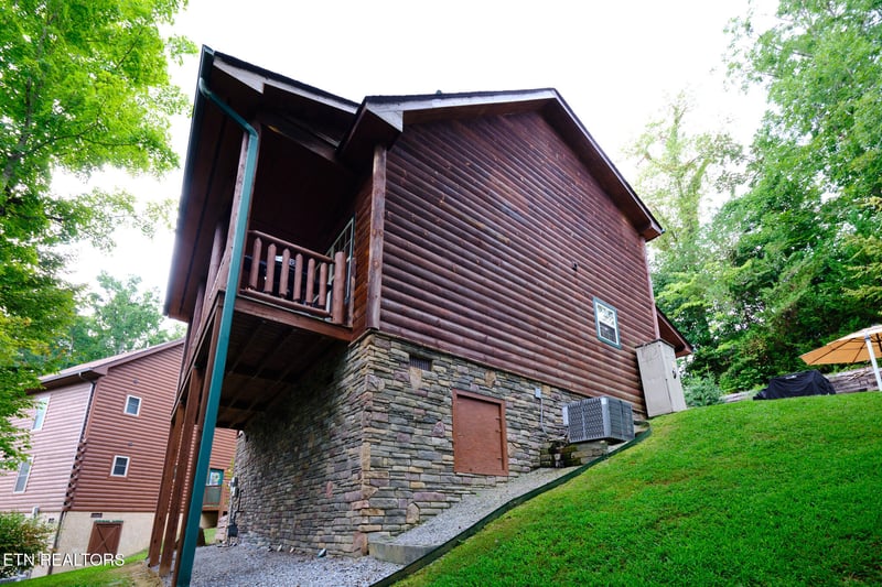 2604 Stonebrook Dr, Pigeon Forge, TN 37863