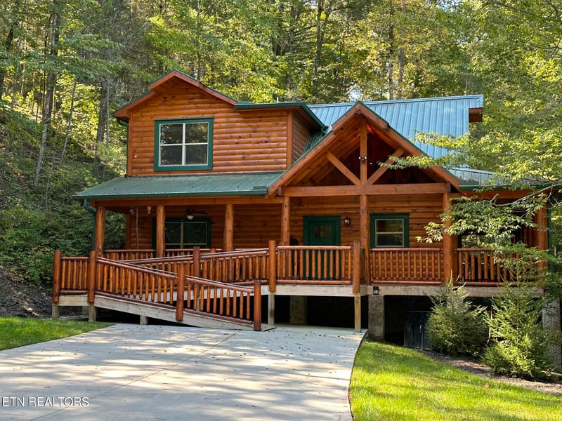 2606 Bear Crossing Way, Sevierville, TN 37862