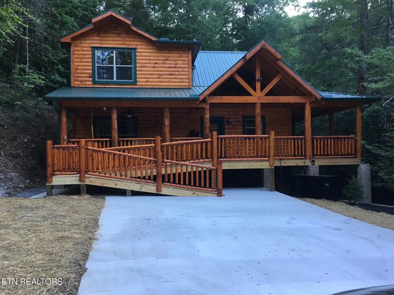 2606 Bear Crossing Way, Sevierville, TN 37862