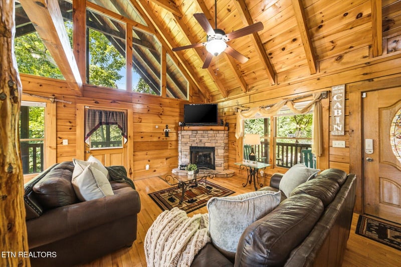 2606 Tree Tops Way, Pigeon Forge, TN 37863