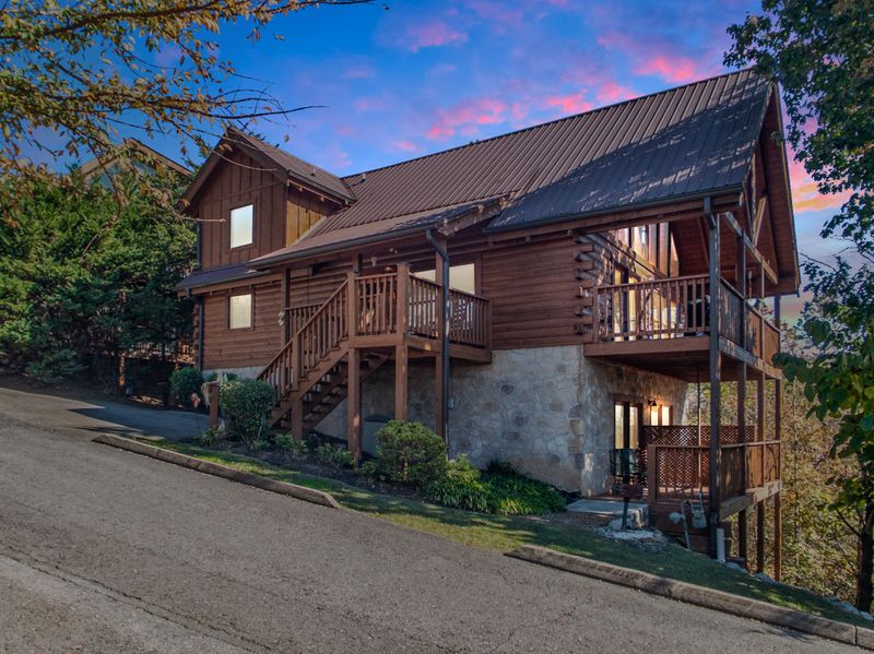 2607 Tree Top Way, Pigeon Forge, TN 37863