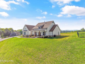 2609 Clyde Ed Rd, Kodak, TN 37764