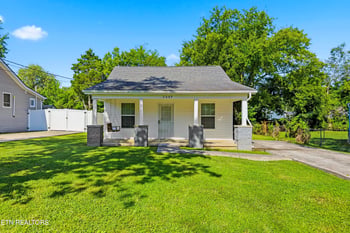 2609 NW Chillicothe St, Knoxville, TN 37921