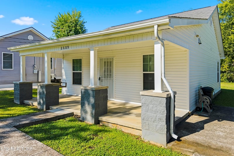 2609 NW Chillicothe St, Knoxville, TN 37921