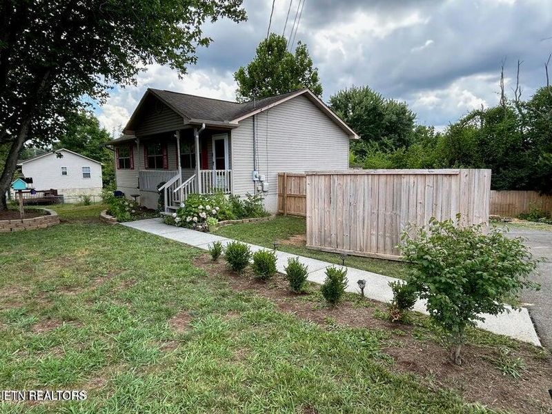 261 Bradford Dr, Morristown, TN 37814