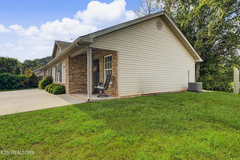 261 Dumplin Ln, Kodak, TN 37764
