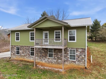 261 E Leatherwood Dr, Walland, TN 37886