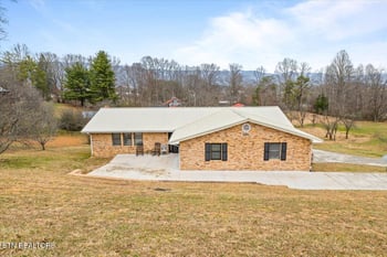 261 Lance Ln, Lafollette, TN 37766