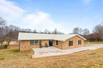261 Lance Ln, Lafollette, TN 37766