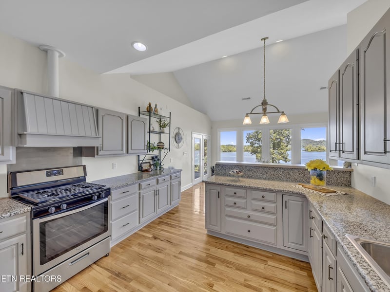 261 Morning Cove Rd, Kingston, TN 37763