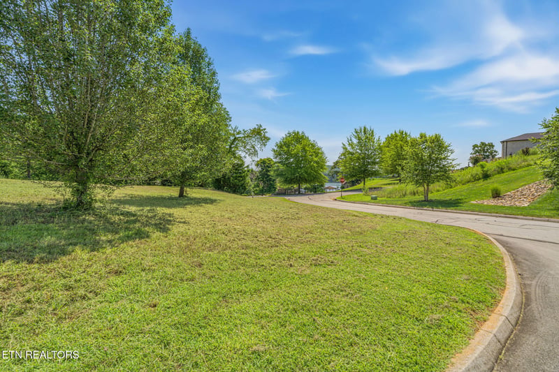 261 Serenity Dr, Harriman, TN 37748