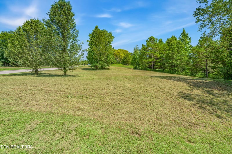 261 Serenity Dr, Harriman, TN 37748