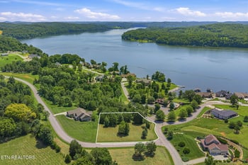 261 Serenity Dr, Harriman, TN 37748