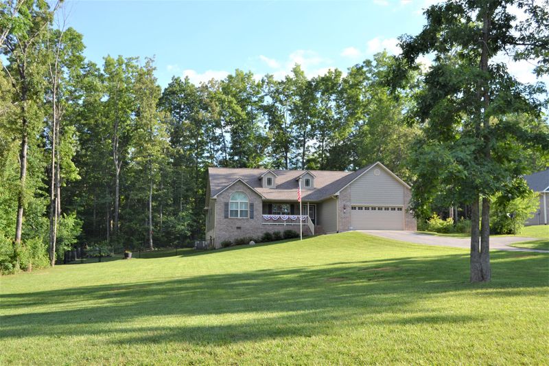 261 Stonecrest Ave, Crossville, TN 38571