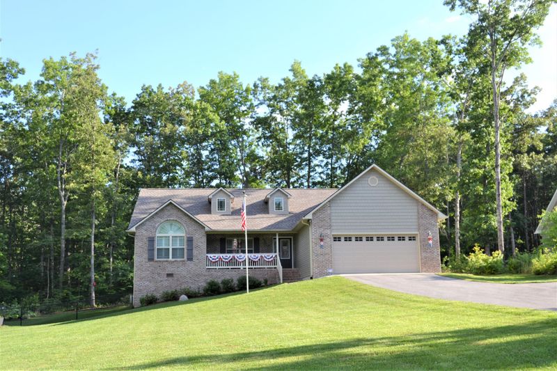 261 Stonecrest Ave, Crossville, TN 38571