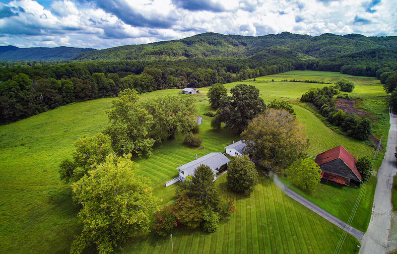 261 Woods Rd, Oliver Springs, TN 37840