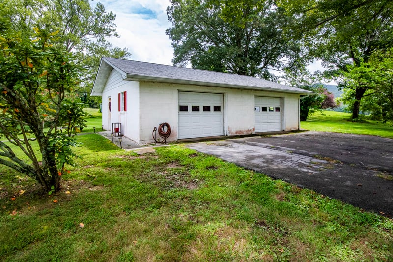 261 Woods Rd, Oliver Springs, TN 37840