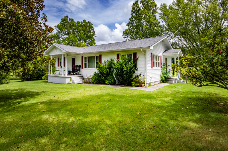 261 Woods Rd, Oliver Springs, TN 37840