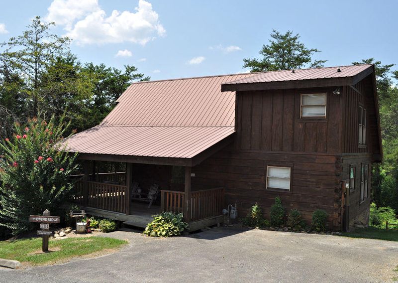 2610 Tree Top Way, Pigeon Forge, TN 37863
