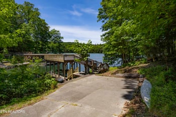 2611 Shore Line Rd, Knoxville, TN 37932