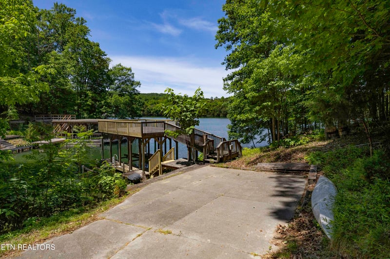 2611 Shore Line Rd, Knoxville, TN 37932