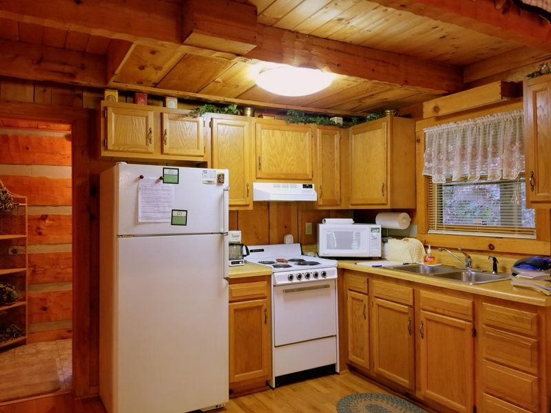 2612 Black Bear Ln, Sevierville, TN 37876
