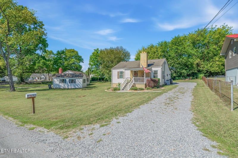 2612 Orton Dr, Maryville, TN 37804