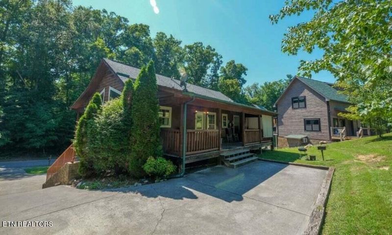 2613 Stonebrook Dr, Pigeon Forge, TN 37863