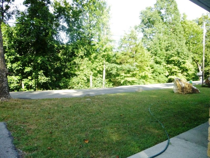 2616 Roundtop Rd, Pigeon Forge, TN 37863