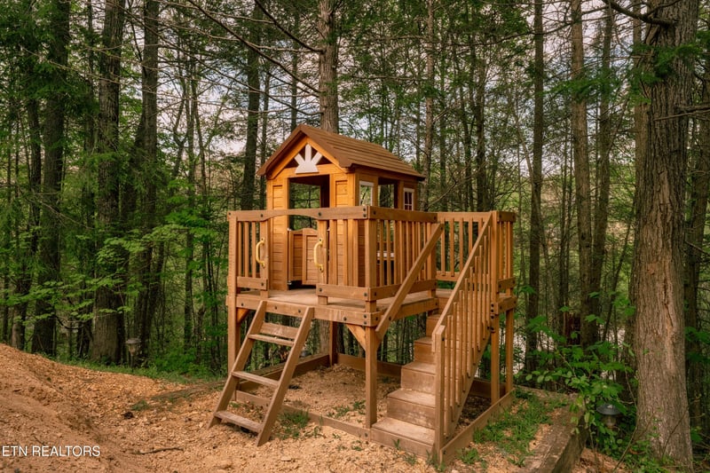 2619 Bear Crossing Way, Sevierville, TN 37862