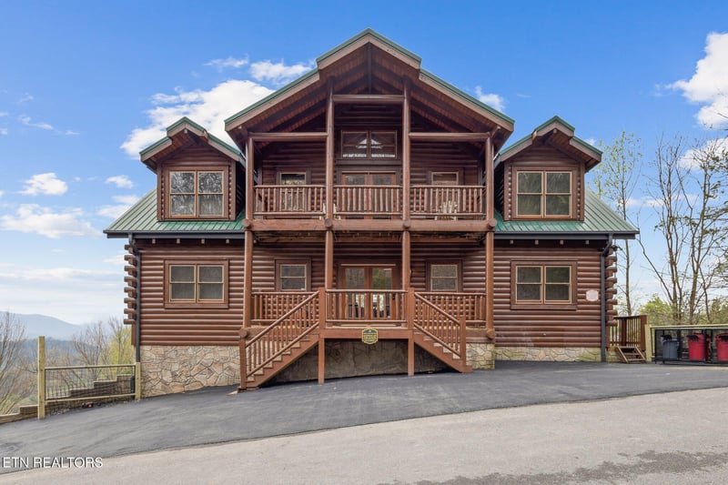2619 Burchfiel View Ln, Sevierville, TN 37876