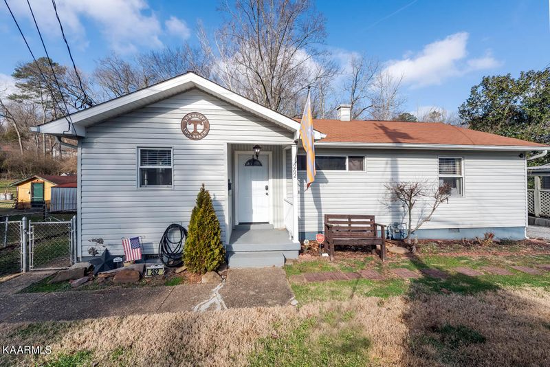 262 East Dr, Oak Ridge, TN 37830