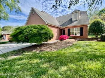 2620 Knob Creek Ln, Knoxville, TN 37912