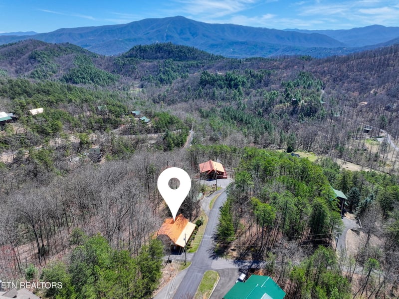 2621 Raccoon Hollow Way, Pigeon Forge, TN 37862