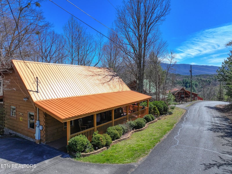2621 Raccoon Hollow Way, Pigeon Forge, TN 37862