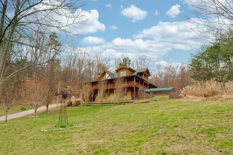 2622 Mccarter Ln, Sevierville, TN 37876