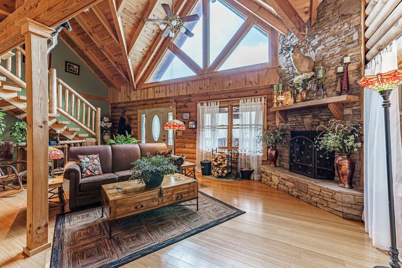 2622 Mccarter Ln, Sevierville, TN 37876